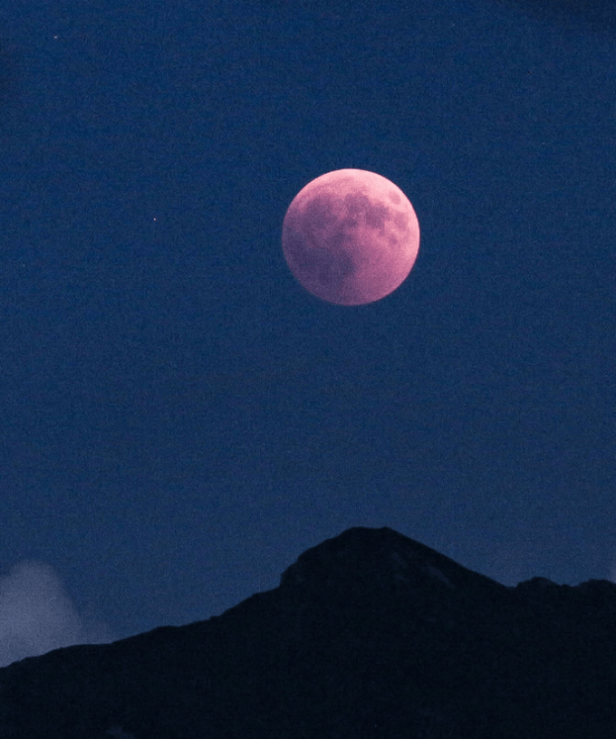 How To See April’s Pink SUPER MOON At Its Best TONIGHT!